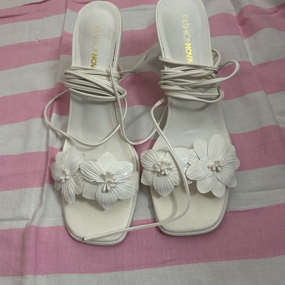 Fashion Nova Cream Floral Women's Sandals